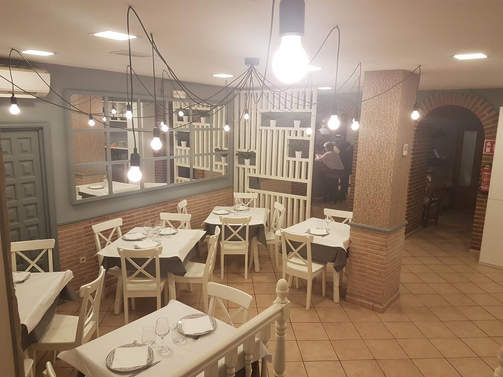 Hostal Meson Castilla Siguenza Exterior photo