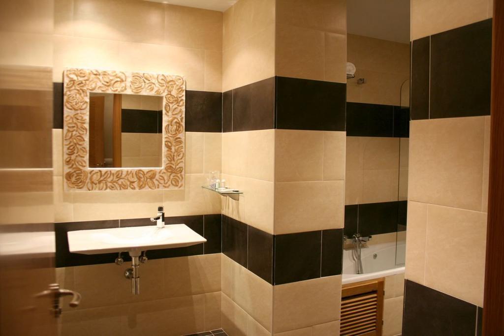 Hostal Meson Castilla Siguenza Exterior photo